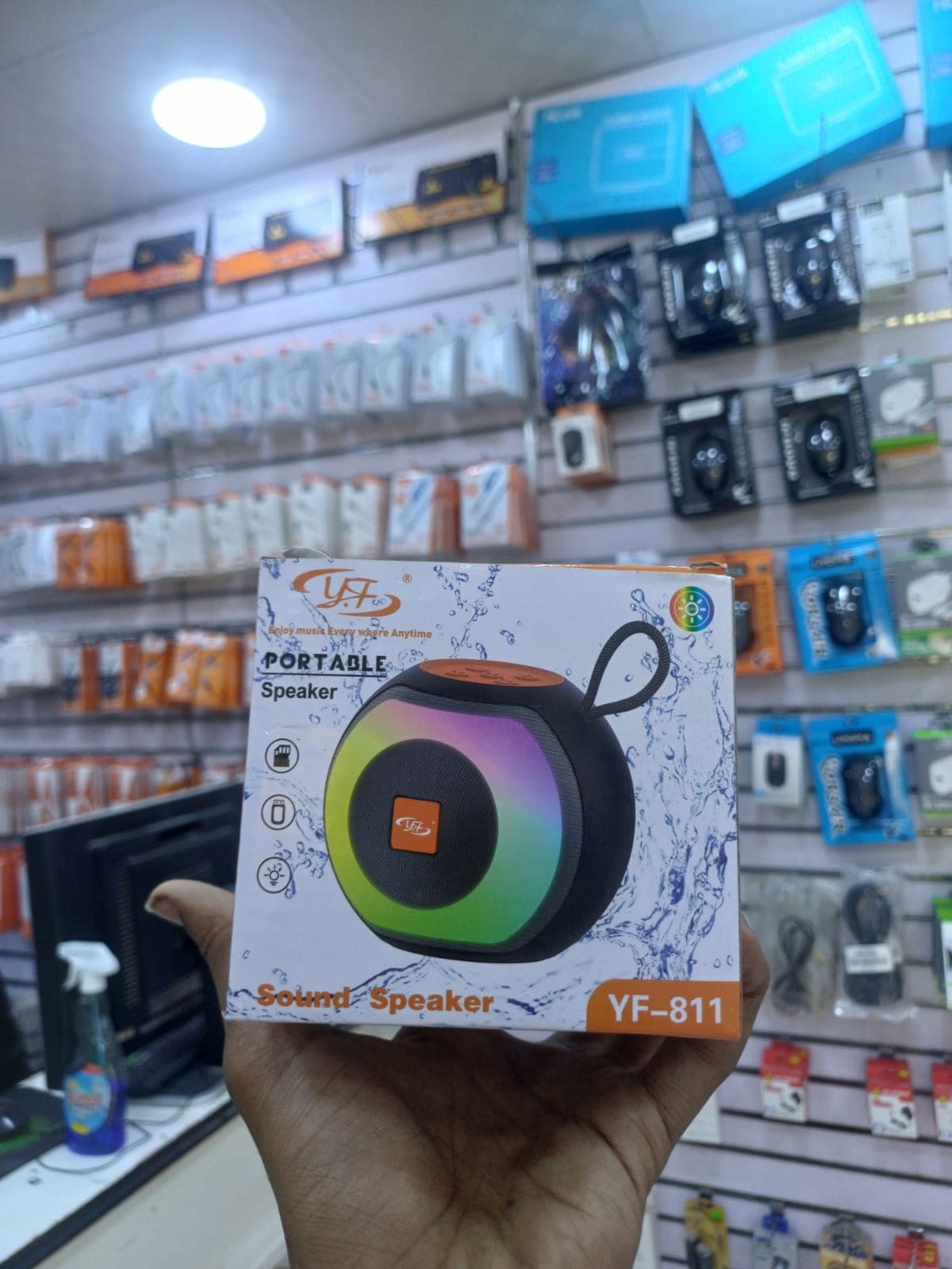 سماعة بلوتوث لاسلكية محمولة YF-811 بإضاءة RGB LED